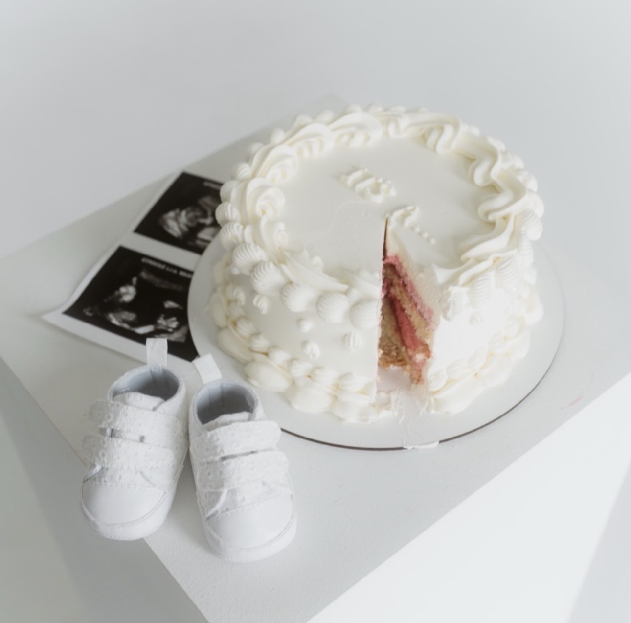 Biela torta na baby shower