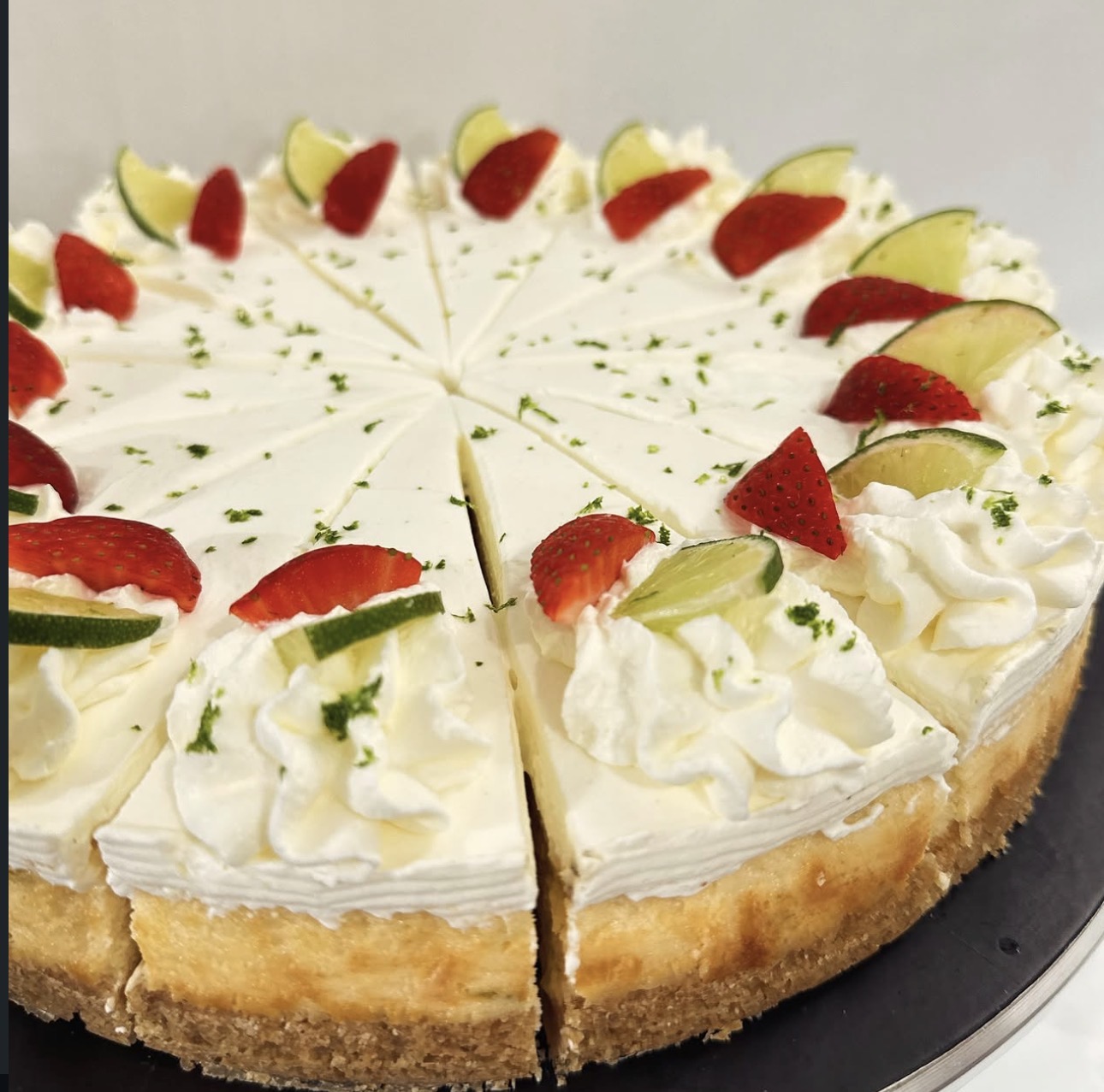 Limetkový cheesecake s jahodami